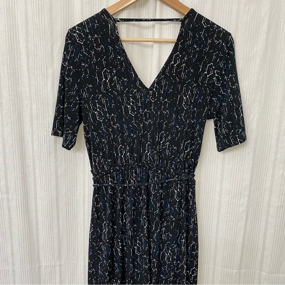 NWT🌺 Apt 9 black faux wrap geometric pattern dress with tie waist - Picture 2 of 9